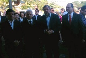 Governador em exercício Flávio Arns inaugurou nesta manhã novos blocos da Universidade Estadual de Maringá